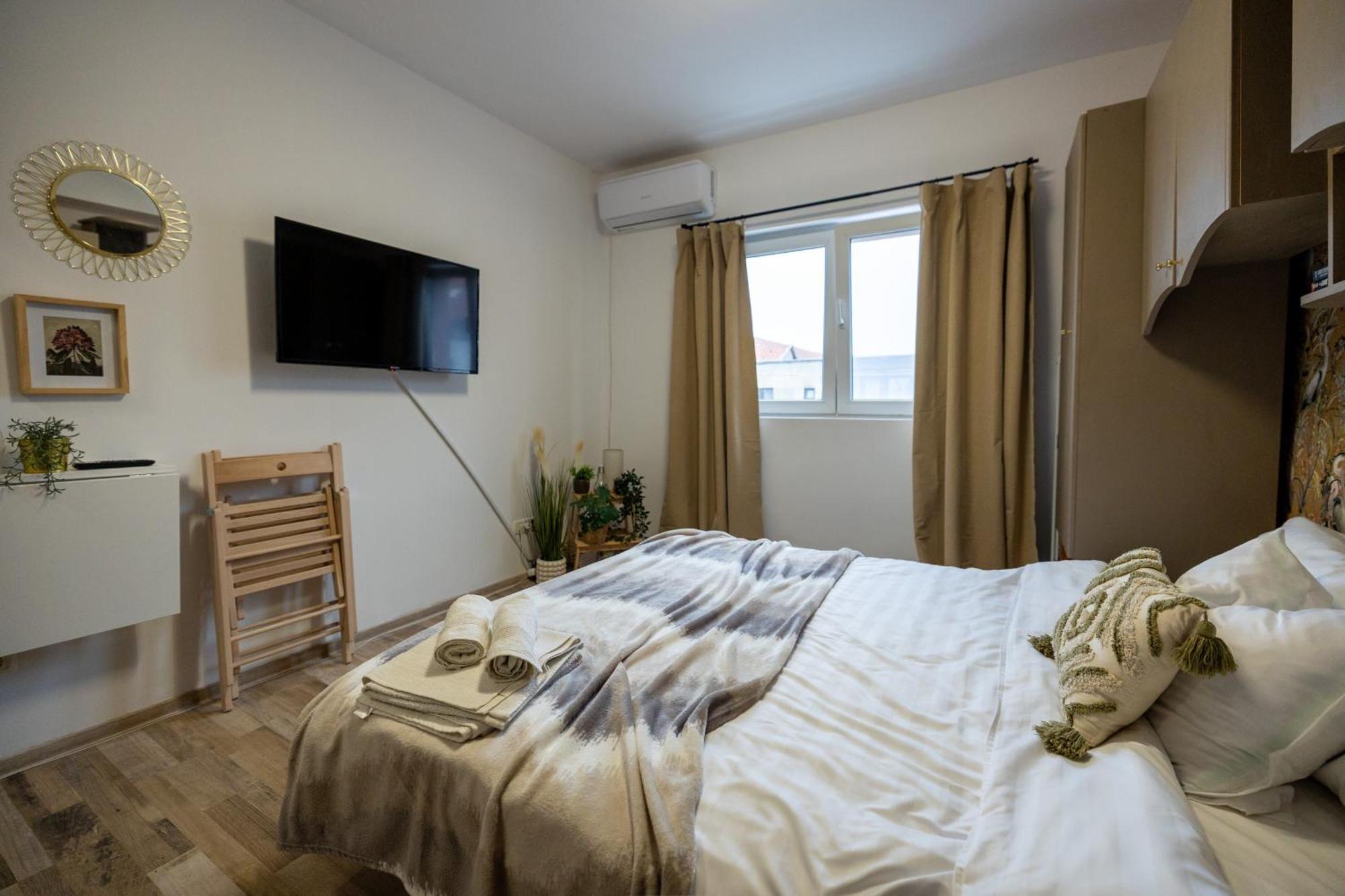 Cozy Studio Retreat - Quiet, Premium Stay Temesvár Kültér fotó