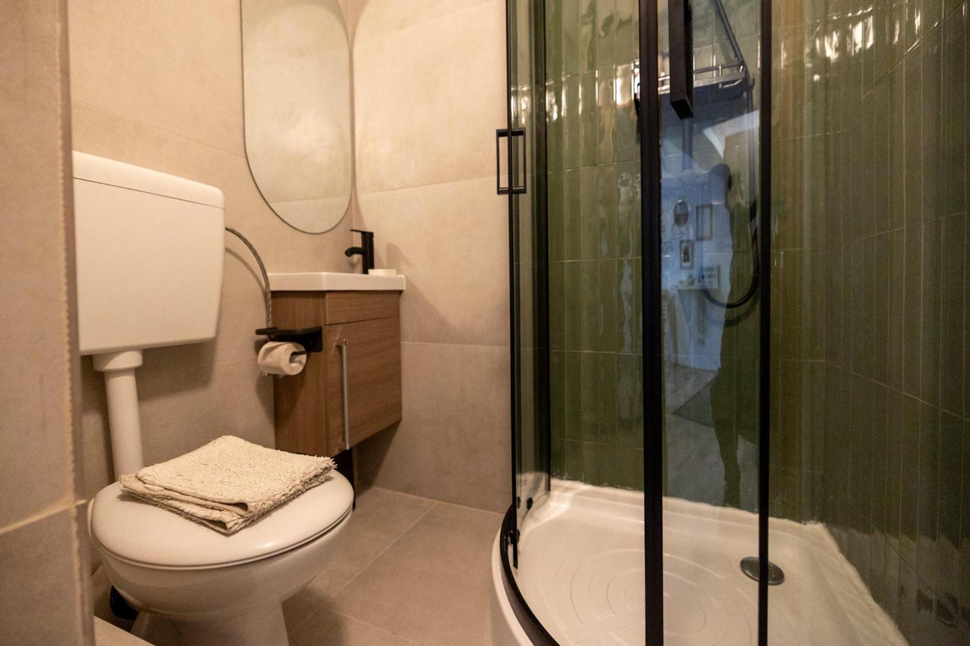 Cozy Studio Retreat - Quiet, Premium Stay Temesvár Kültér fotó